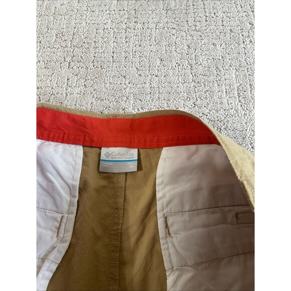 Columbia Shorts Mens 32x10 Biege Khaki Chino Lightweight Golf Hiking Logo NWT - Picture 4 of 12